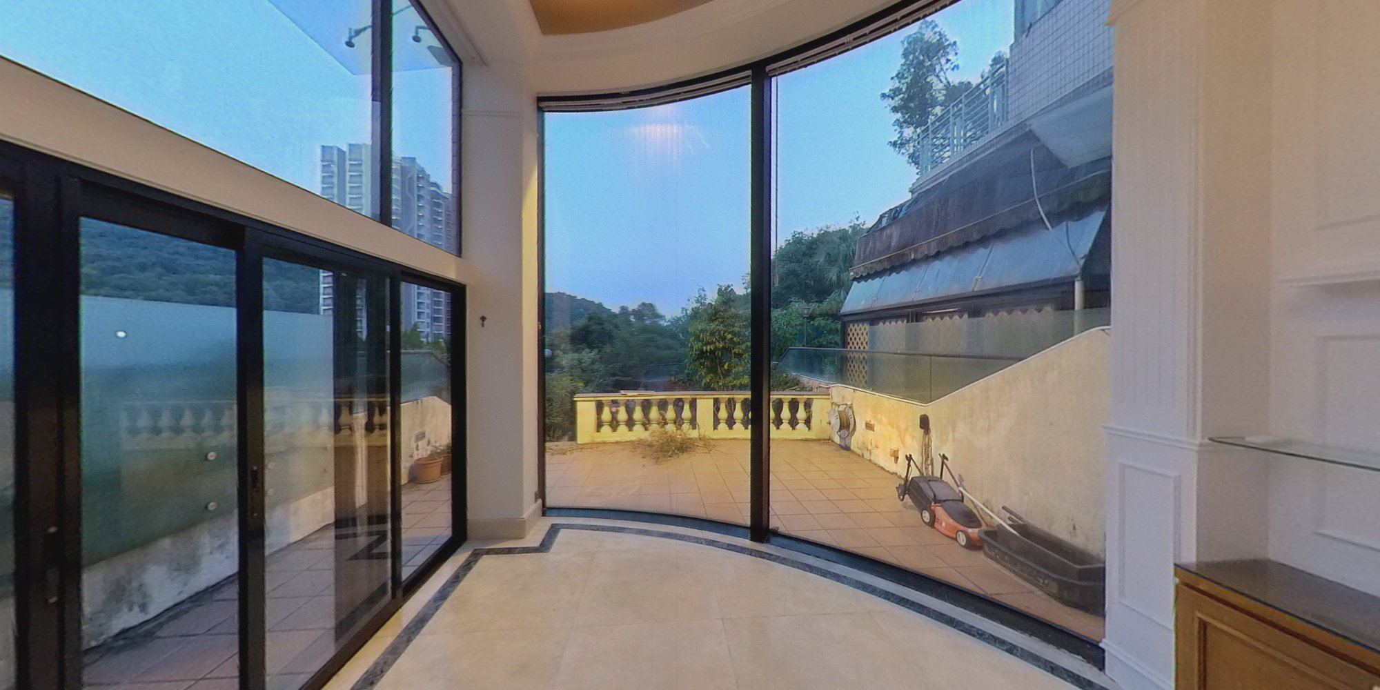 蔚丽山庄, VR
