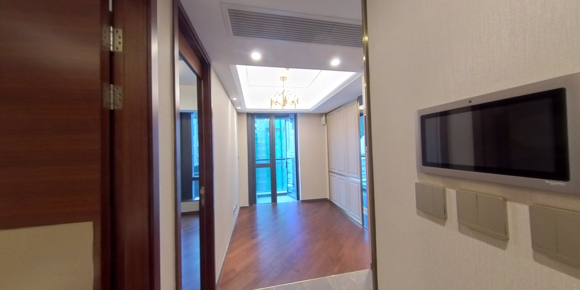 睿峰 西翼, VR