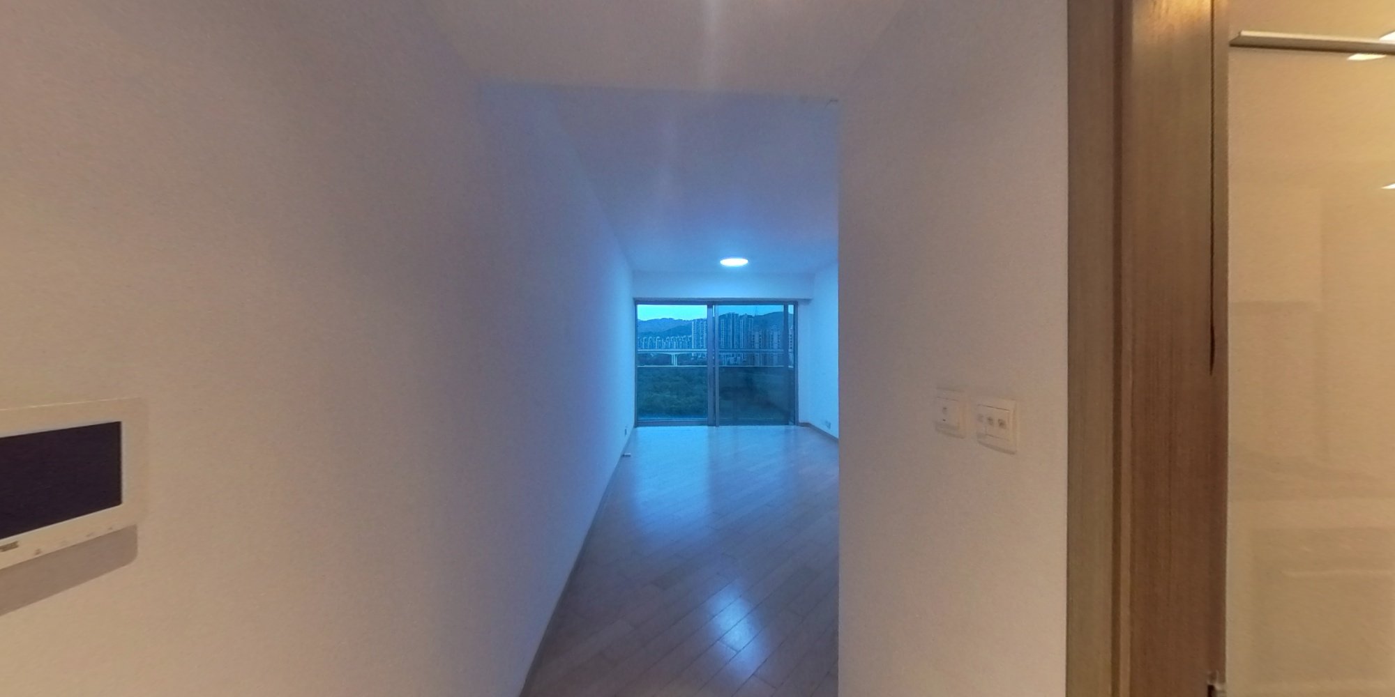 峻峦, VR