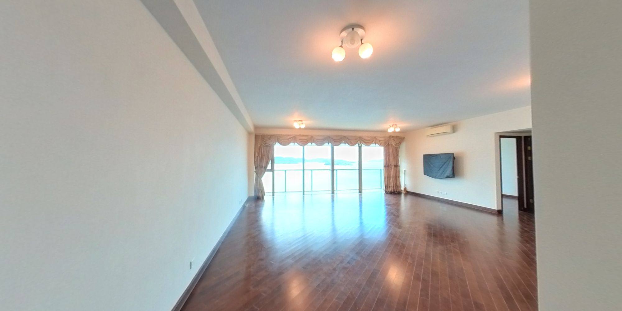 MAYFAIR BY THE SEA, VR