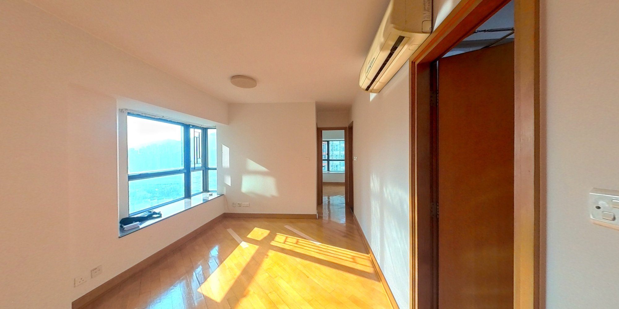 聚康山莊 5座, VR