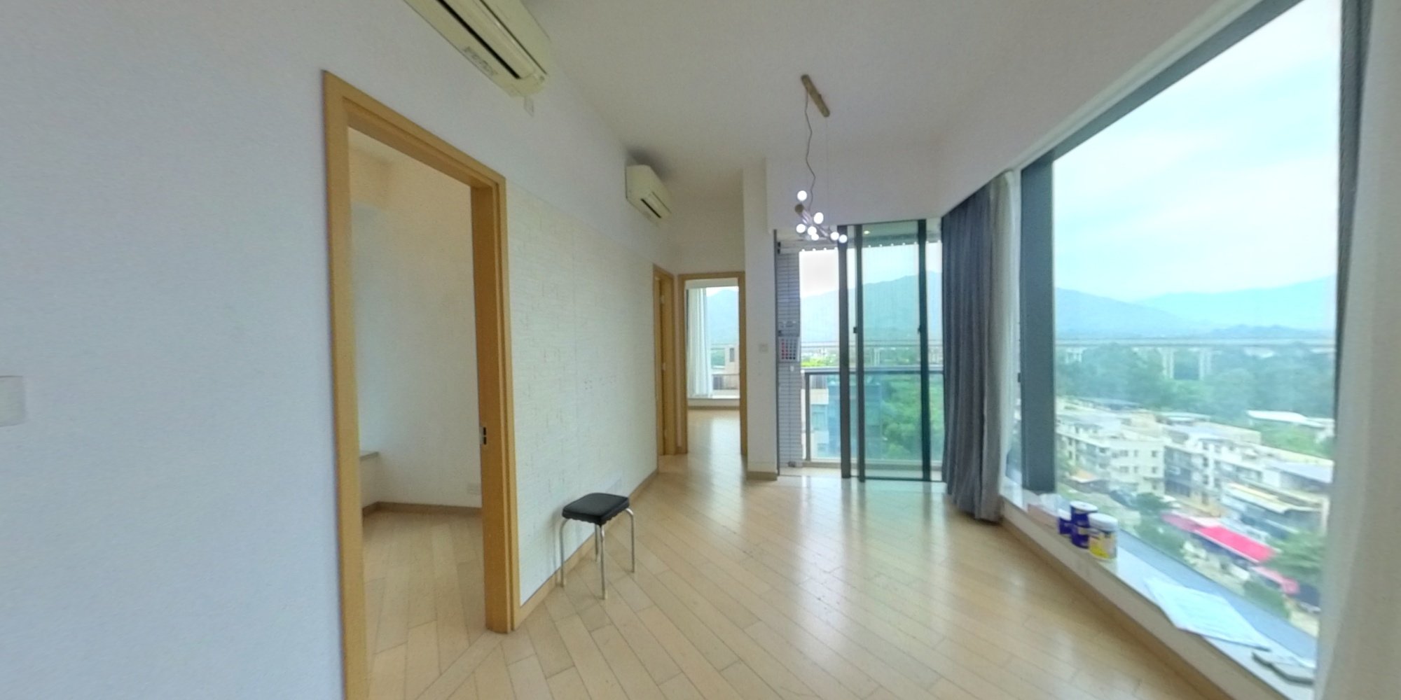 尔峦, VR