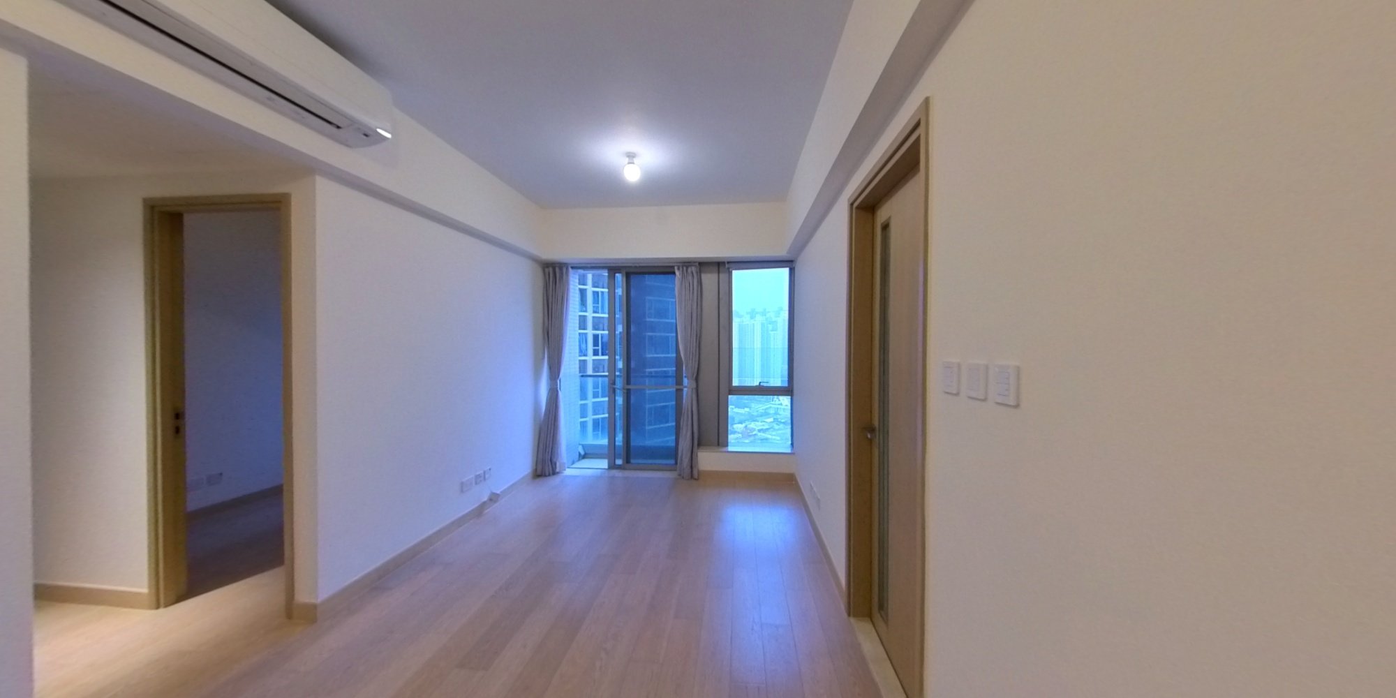 PENINSULA EAST 1座, VR