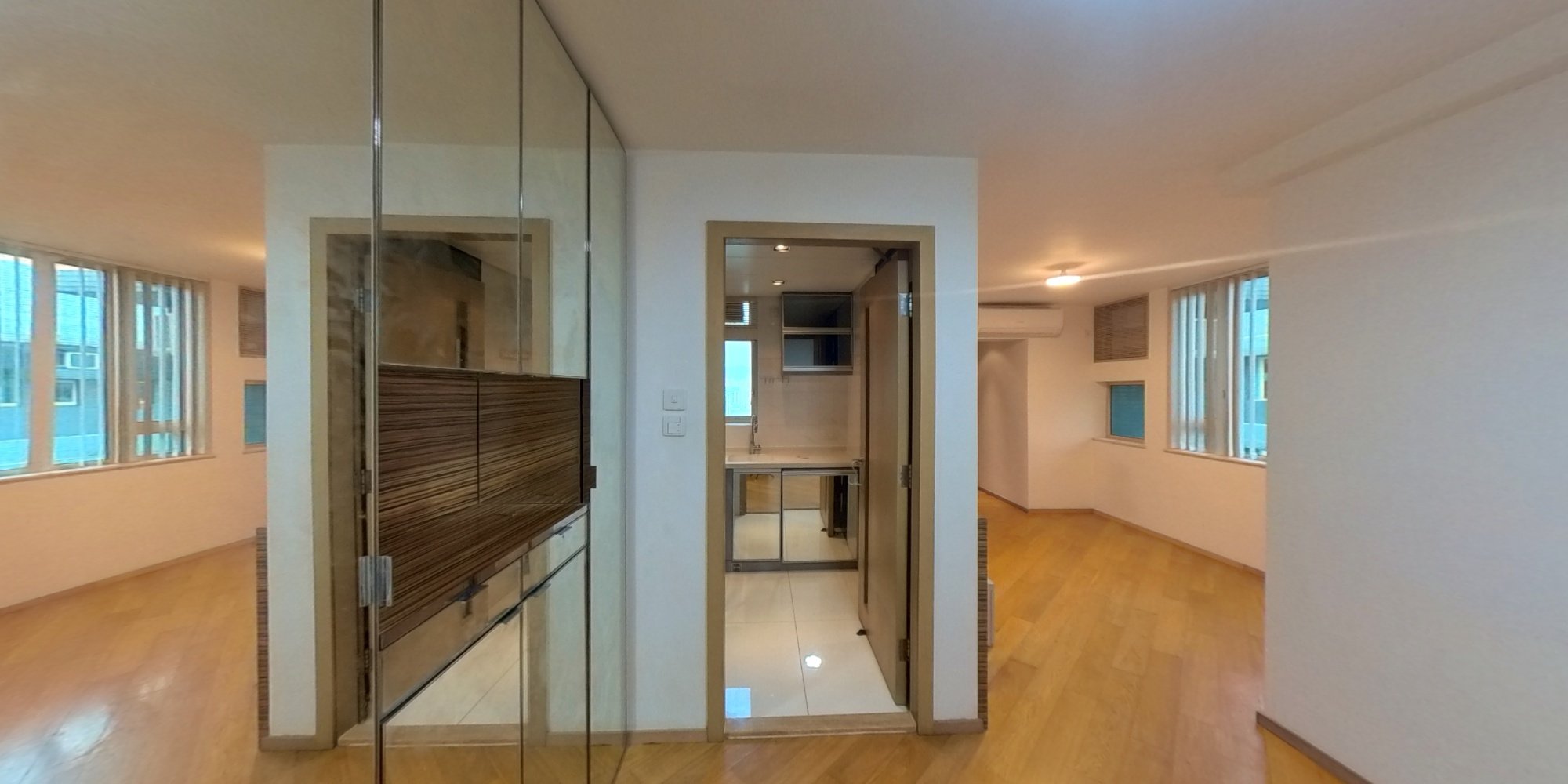 海濱南岸 5座, VR