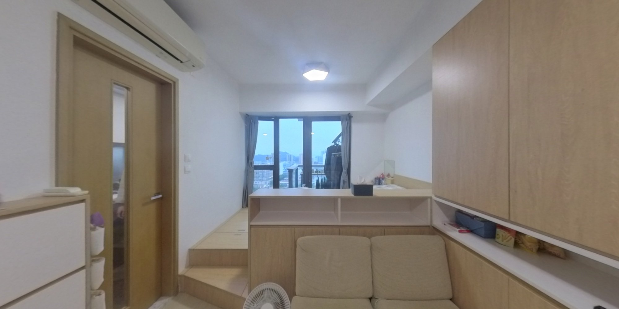 溱柏 10座, VR