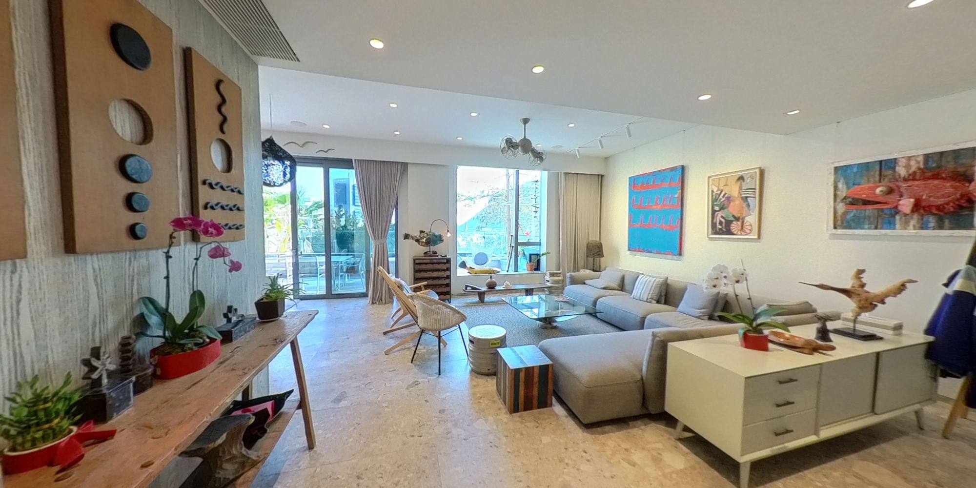 MARINELLA・HOUSE 8, VR